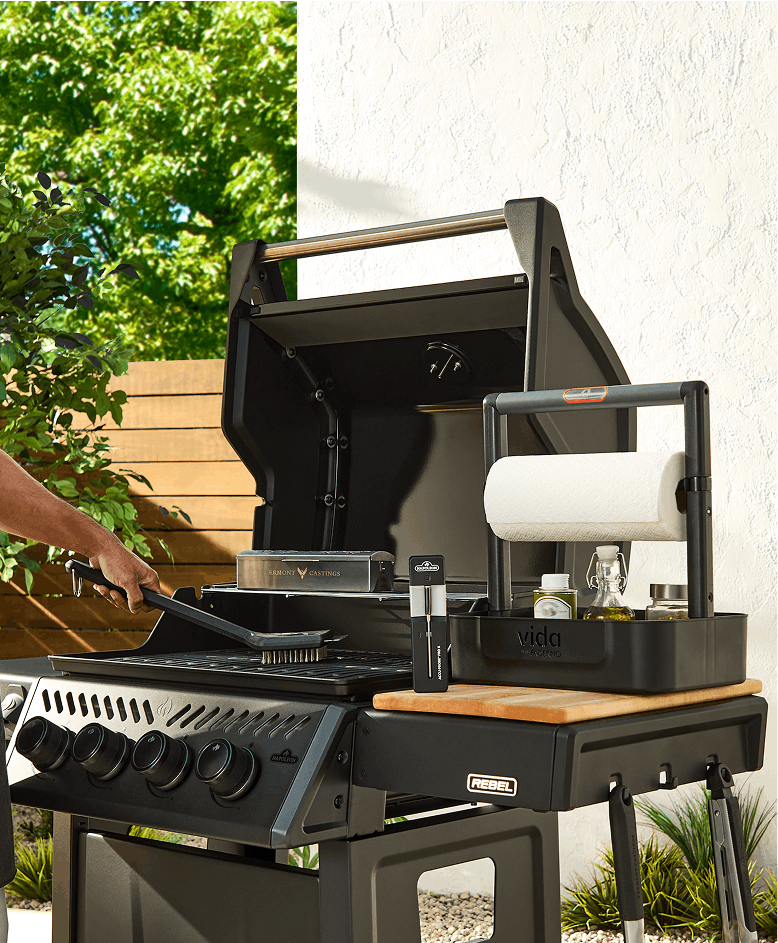 Shop Brosse robuste pour barbecue Vermont Castings, Range-accessoires avec poignée réglable Vida par P, Thermomètre intel. Weber avec sonde sans fil & amp, Barbecue au propane Napoleon Rebel à 4 brûleurs, Tablier de barbecue en cuir et en toile ajustable and more