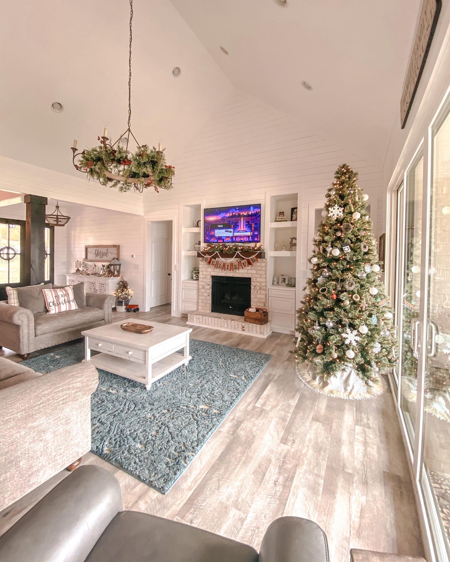 Traditional christmas room Instagram Post