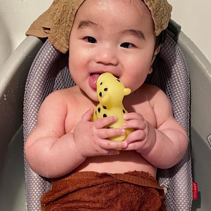 user image by @bennythemochi, Skip Hop Moby Smart Sling 3-Stage Baby Bath Tub