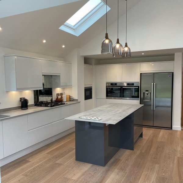 Clerkenwell Gloss Charcoal Kitchens | Howdens