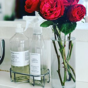 Williams Sonoma White Gardenia Countertop Spray