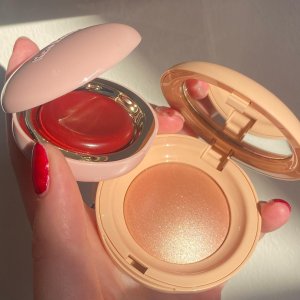 @memmytalks&rsquo;s instagram photo of Rare Beauty Stay Vulnerable Melting Blush,Rare Beauty Silky Touch Highlighter