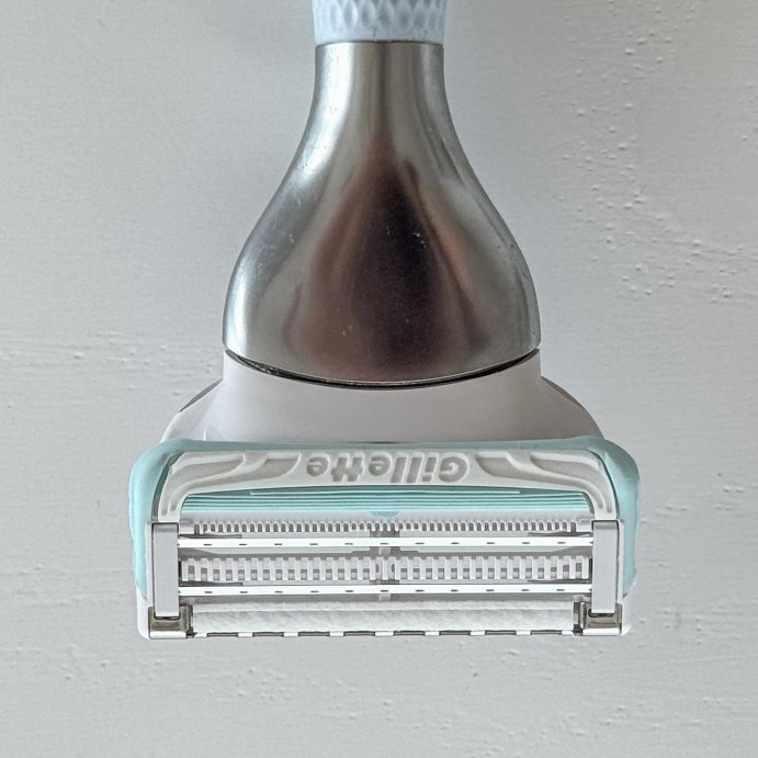 user image by @d.dalmantaite, Venus for Pubic Hair & Skin Women's Razor + Razor Blade Refills