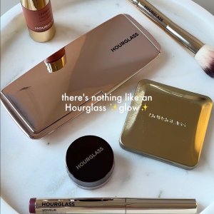 @spacenk&rsquo;s instagram video of Hourglass Ambient Lighting Palette,Hourglass Curator Eyeshadow Palette