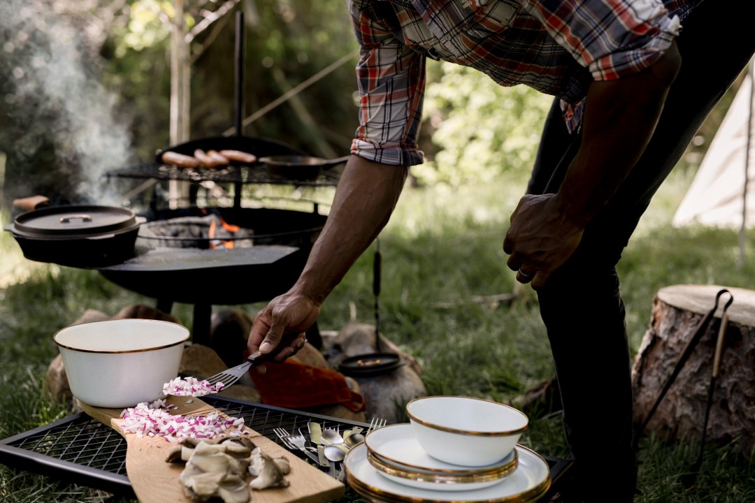 Metal camp clearance dishes