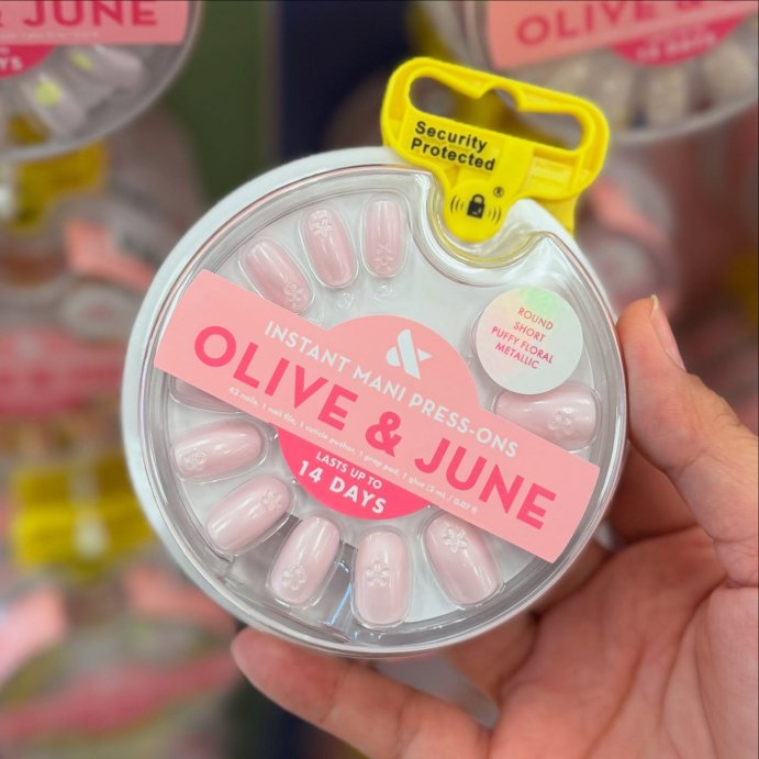 user image by @katattarget, Olive & June Press-On Fake Nails - 42ct