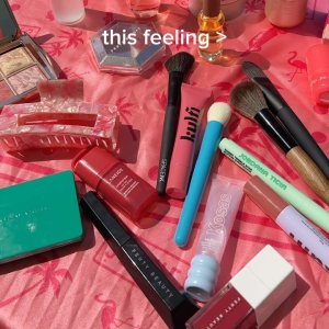 @spacenk&rsquo;s instagram video of Space NK Large Travel Bag Flamingo Pink,Kulfi Lip Snack Glossing Lip Balm,Westman Atelier Sun Tone Bronzing Cr&egrave;me,Space NK Pink Claw Clip,KOSAS Lip Pulse Glassy Lip Plumper,Rare Beauty Always An Optimist Pore Diffusing Primer,Sol de Janeiro Cheeky Biqu&iacute;ni Perfume Mist,Fenty Beauty Hella Thicc Volumizing Mascara,LANEIGE JuicePop Box Lip Tint,Fenty Beauty Diamond Bomb All-Over Diamond Veil