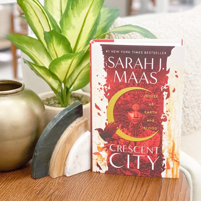 user image by @mrsboomreads, House of Earth and Blood - (Crescent City) by Sarah J Maas