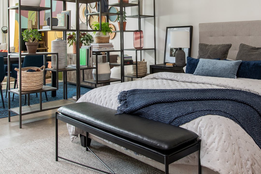 Shop Grand lit Spencer -Polo gris, Table de chevet Gatsby -Morel acacia, Banc Maxwell -Como noir, Étagère Corbin -orme brut, Couvre-lit Sadler gris pâle, Jeté Semele argenté/Atlantique, Lampe de table Amya noire, Tableau portrait Tina, Coussin Clooney 12x22 tempête, Très grand vase Maddy noir/blanc, Grand panier Isidora herbiers marins, Grand vase Freja pétale, Panier moyen Tai naturel/gris, Tapis Lance 96x120 gris, Panier moyen Constanza naturel and more