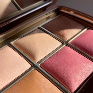 @honestly_rosa’s instagram photo of Hourglass Ambient Lighting Edit Unlocked Elephant