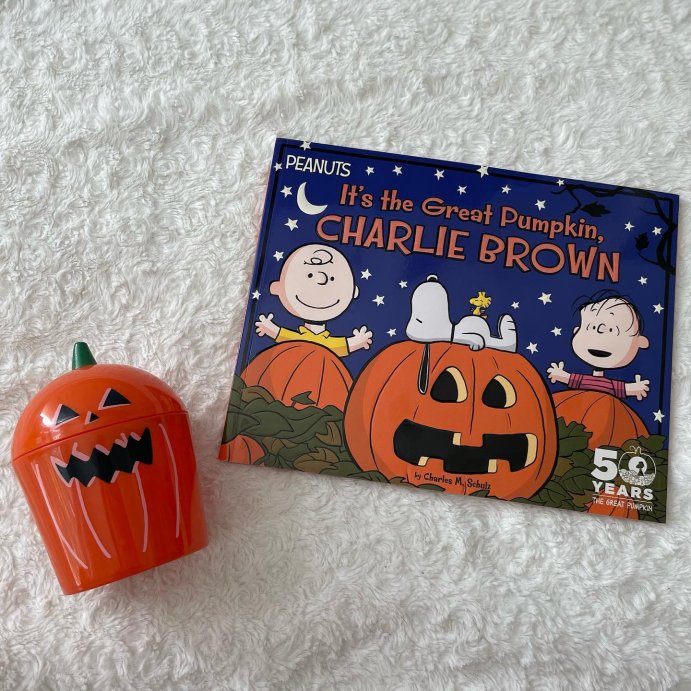 user image by @weownthebookshelf, It's the Great Pumpkin, Charlie Brown ( Peanuts) (Paperback) by Charles M. Schulz