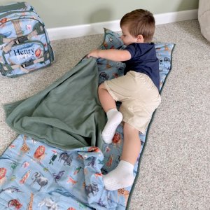 Tapis de sieste Pottery Barn enfants Mackenzie bleu chenille camions