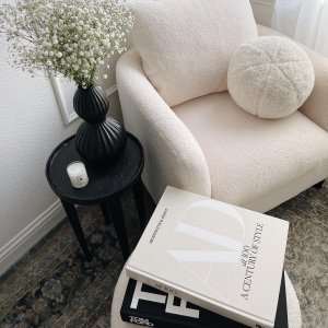 Tom Ford Coffee Table : My Black White Living Room Blondie In The City / His designs have increased sales at gucci tenfold and have helped build the gucci brand into the luxury goods.