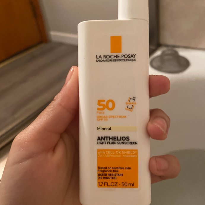 user image by Octavi , La Roche Posay Anthelios Tinted Ultra-Light Fluid Mineral Face Sunscreen with Titanium Dioxide - SPF 50 - 1.7 fl oz