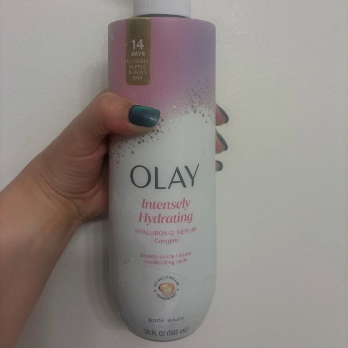 user image by @reviewsbyme33, Olay Cleansing & Nourishing Body Wash with Vitamin B3 and Hyaluronic Acid