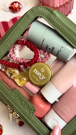 @spacenk&rsquo;s instagram video of Space NK Medium Travel Bag