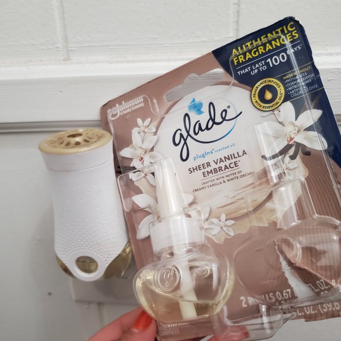 user image by Karen alvarenga , Glade PlugIns Scented Oil Air Freshener Refills- Sheer Vanilla Embrace - 1.34oz/2ct