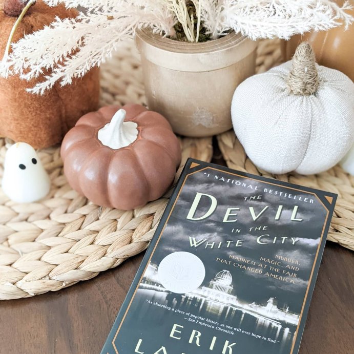 user image by @tinybookbug, The Devil in the White City (Reprint) (Paperback) by Erik Larson