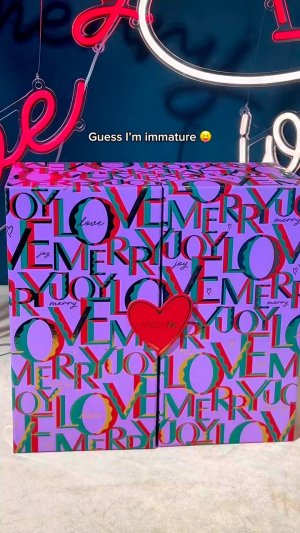 @spacenk’s instagram video of Space NK Beauty Advent Calendar