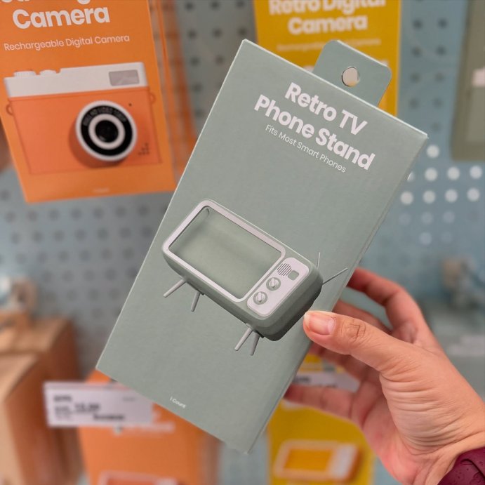 user image by @katattarget, GEMS Retro Phone Stand