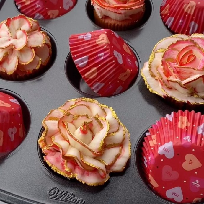 user image by @wiltoncakes, Wilton 15 in. W X 10.5 in. L Muffin Pan Gray