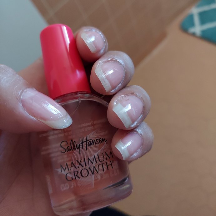user image by Abi alvarenga, Sally Hansen Nail Treatment  45107 Maximum Growth - 0.45 fl oz