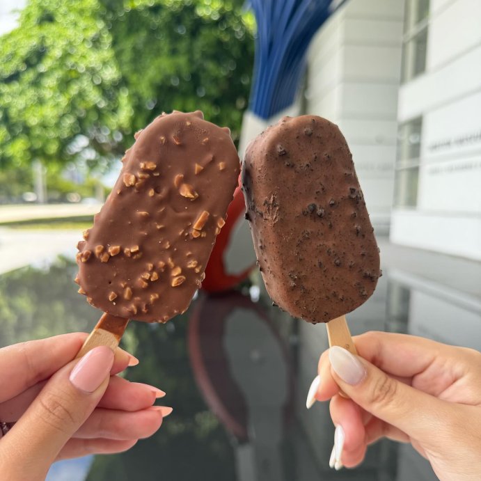 user image by @barbarakhabbaz, Haagen Dazs Vanilla &#38; Almond Ice Cream Bar - 3pk