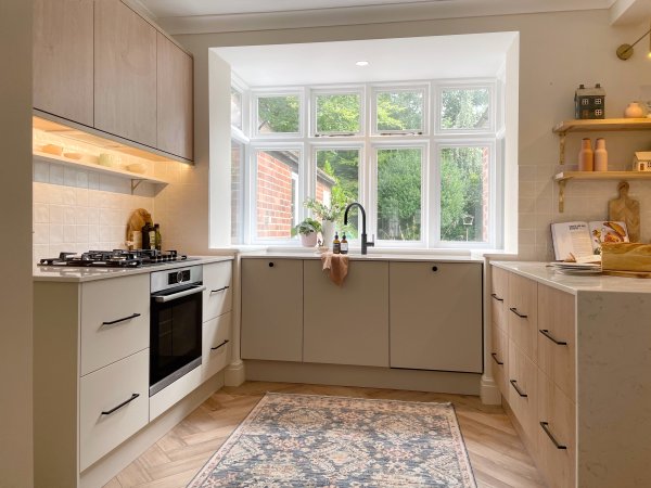 Greenwich Sandstone Kitchen | Fitted Kitchen | Howdens