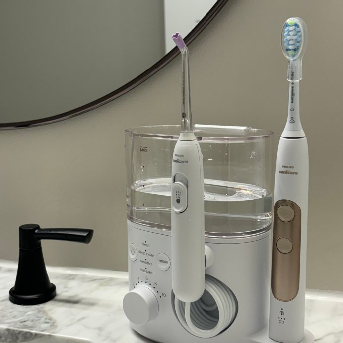user image by Tommy A, Philips Sonicare Power Flosser &#38; Rechargeable Electric Toothbrush System 7000 - HX3921/40 - White