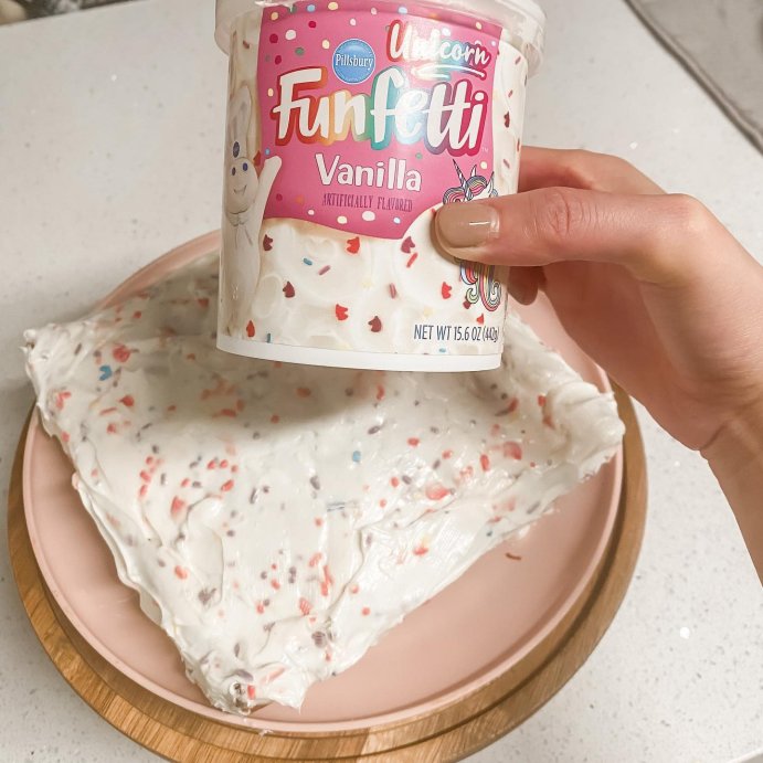 user image by @adoseofbeautyandmed, Pillsbury Funfetti Unicorn Vanilla Frosting - 15.6oz