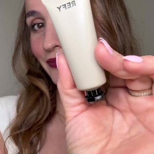 @s.beauty.makeup12’s mediaimport video of Refy Gloss Highlighter - Topaz
