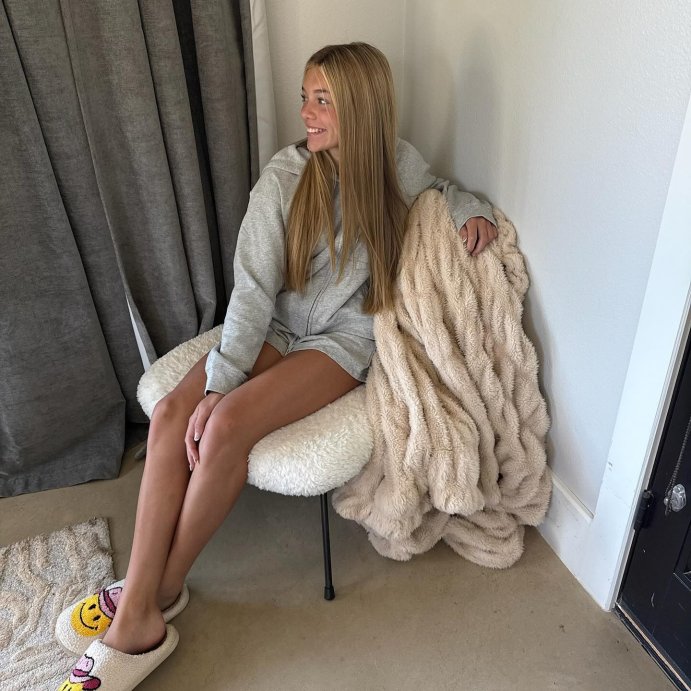 user image by @sarahpguerrero, Women's Fleece Zip-Up Sweatshirt - Auden™