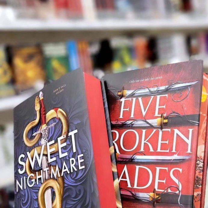 user image by @queenofquietalot, Sweet Nightmare (Deluxe Limited Edition) - by Tracy Wolff (Hardcover)