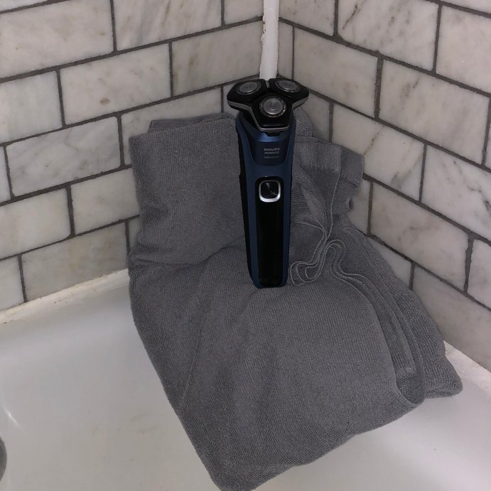user image by Tim H, Philips Norelco Series 5300 Wet &#38; Dry Men&#39;s Rechargeable Electric Shaver - S5880/81