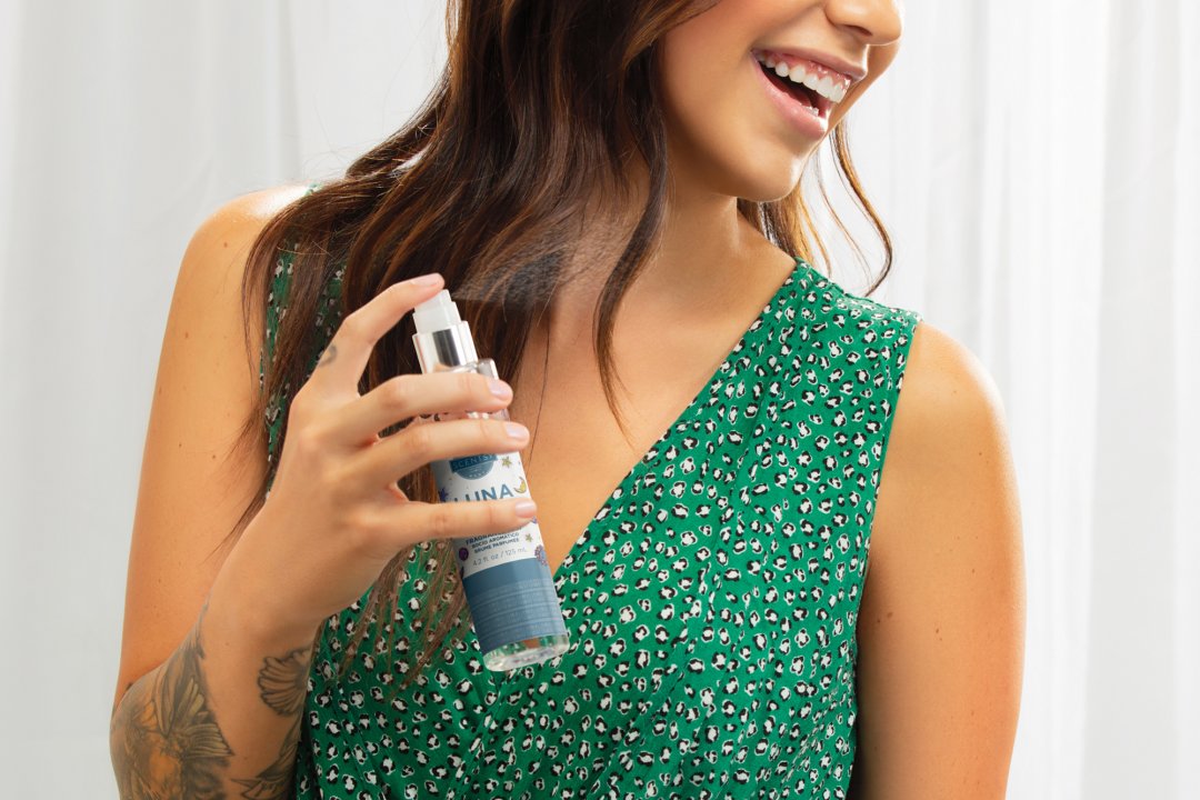 Spritz on long lasting Scentsy fragrance Mist in Luna with notes of white florals, jasmine, sweet pea, freesia, juicy berries and sandalwood to shimmer like moonlight