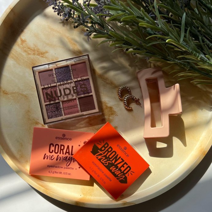 user image by @skincaringmom, essence  Mini Eyeshadow Palette - 0.15 oz