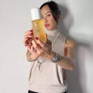 @spacenk&rsquo;s instagram video of PHLUR Vanilla Skin Body Oil