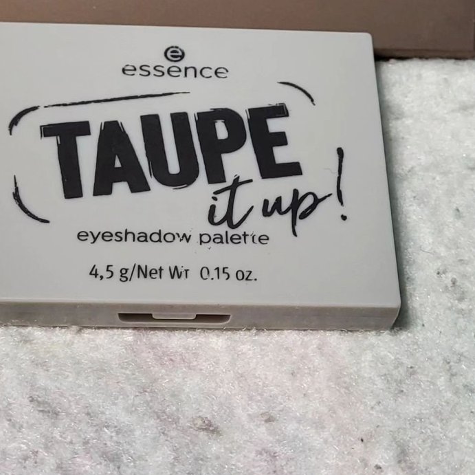 user image by @tinamayo123, essence  Mini Eyeshadow Palette - 0.15 oz