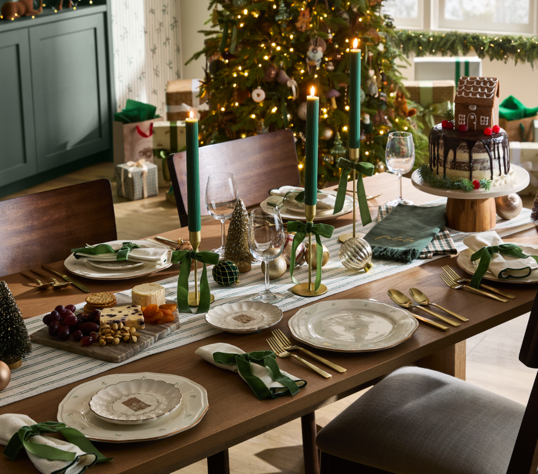 Shop Plateau de service maison en marbre onyx CANVAS Co, Assiettes à hors-d'oeuvre réutilisables en grès CA, Assiettes à dîner décoratives de Noël CANVAS Colle, Décoration de Noël chemin de table rayé vert CANVA, Linges à vaisselle CANVAS Collection Célébrations , Support à gâteau à base en bois d'acacia CANVAS Co, Décoration de Noël serviettes de table carrées en  and more