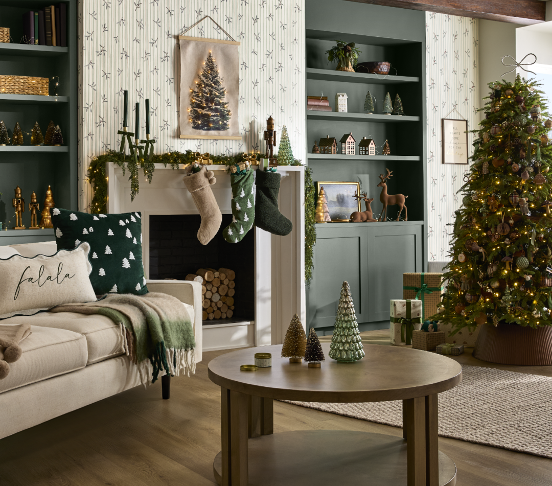 Shop Coussin décoratif de Noël festonné en lin FaLaLa C, Décoration de NOËL jeté à motif écossais brunet ve, Coussin décoratif de Noël velours vert avec arbres, Décoration de Noël bas de Noël en fausse fourrure , Porte-bas de Noël à boucle dorée CANVAS Collection, Guirlande de cèdre Ashford illuminée CANVAS de 6 p, Arbre vers le bas Adeline illuminé d'intérieur CAN and more