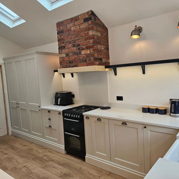 Bridgemere Dove Grey Kitchen Fitted Kitchens Howdens