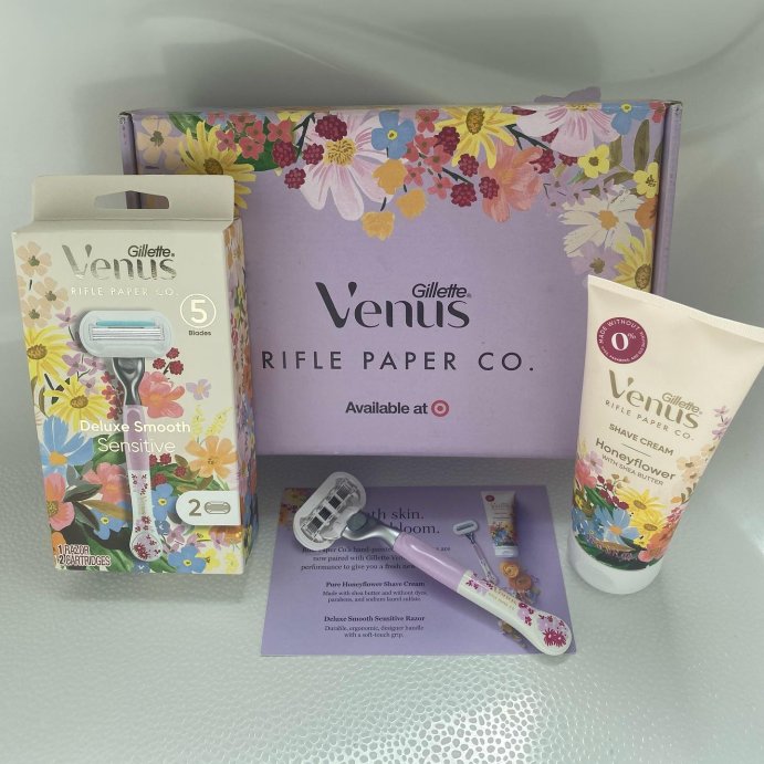 user image by @estefania_vines, Rifle Paper Co. + Venus Deluxe Smooth Sensitive Razor + 2 Refills