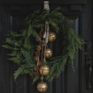 Faux Deluxe Cedar Wreath 22"