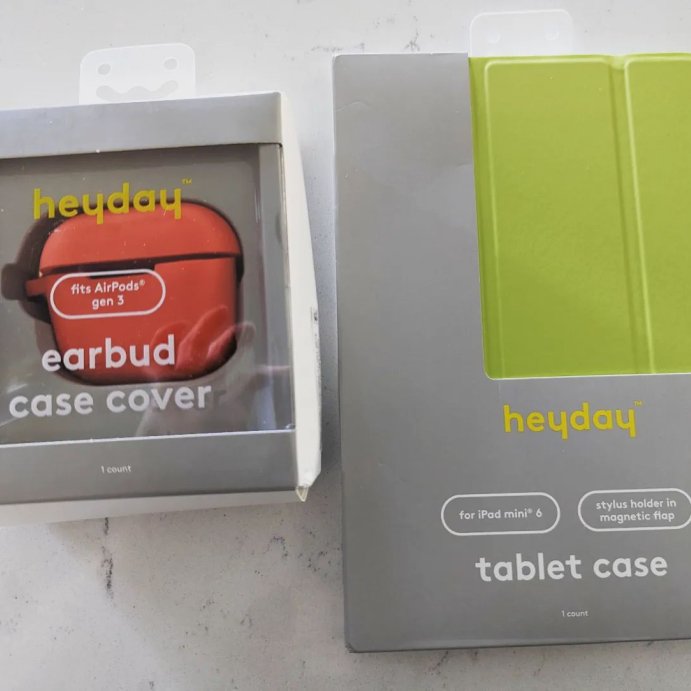user image by @i.try.shit, Apple AirPods (3rd Generation) Silicone Case with Clip - heyday™