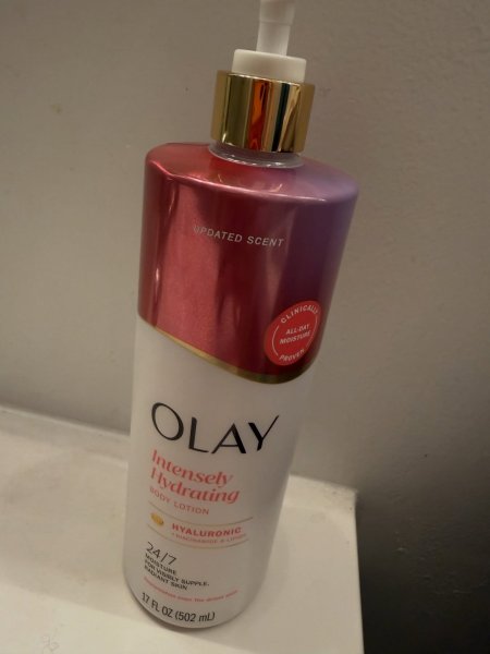 carolina_plus2's instagram image: Olay Hyaluronic Acid body lotion review