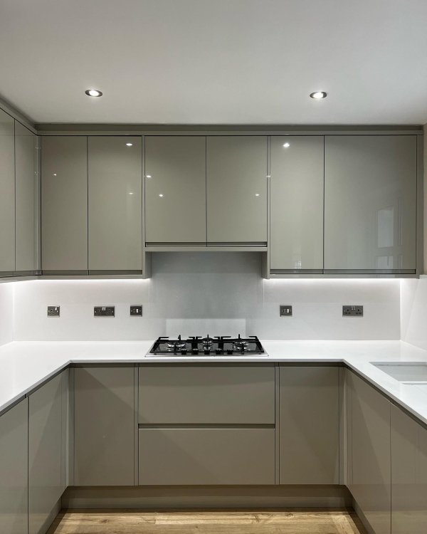 Clerkenwell Gloss Sandstone Kitchen Howdens