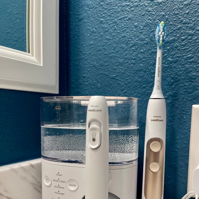user image by CK, Philips Sonicare Power Flosser &#38; Rechargeable Electric Toothbrush System 7000 - HX3921/40 - White