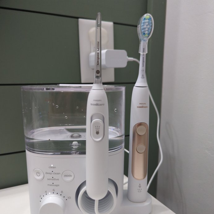 user image by StephanieB, Philips Sonicare Power Flosser &#38; Rechargeable Electric Toothbrush System 7000 - HX3921/40 - White