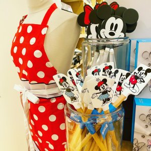 Disney Minnie™ Adult Apron & Oven Mitt Set