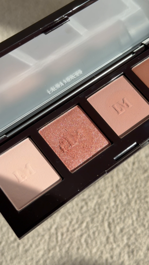 Sophie&rsquo;s mediaimport video of Laura Mercier Caviar Eyeshadow Quad